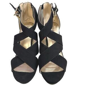 Guess strappy sandal block chunky heels
‎  Criss cross  size 6.5 suede leather